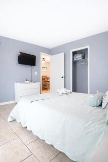 WALK TO BEACH Perfect Family Getaway Sleep 6 - 3