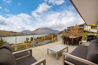 Views on the Top - Homestay - 0