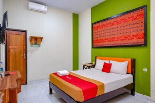 RedDoorz at Flory Hotel Jalan Parangtritis - 0
