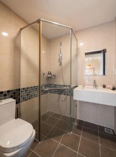 LuxeStay Saigon - Luxury Studios, 1 Bedroom, 2 Bedroom & 3 Bedroom Apartments - City Centre Ho Chi Minh City, Pool Access, Ideal for Families Business Travelers and Group Bookings - 8