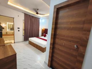 Hotel Omkar Palace - 1