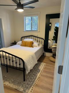 Charming fully remodeled House - 8