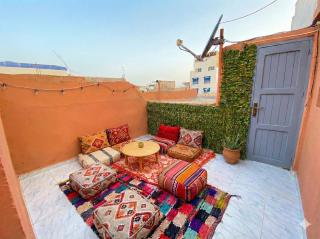 Entire Guesthouse with Private Rooftop - 0