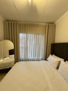 Stylish Modern Luxe Stays Pretoria East - 4