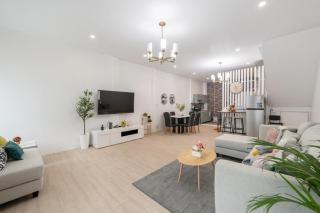 Family House Jacuzzi 2-bedroom 2 Story - 0