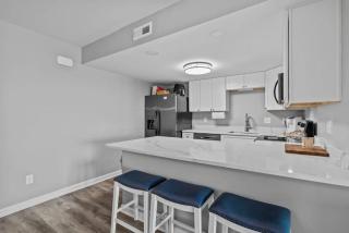 Oceanfront Sunrise Views- Pool- 6 Beds- King Bed - Myrtle Beach - 5