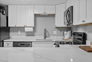 Oceanfront Sunrise Views- Pool- 6 Beds- King Bed - Myrtle Beach - 4