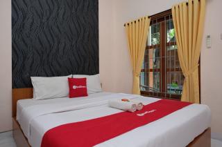 RedDoorz Syariah Omah Tentrem near Pakuwon Mall - 3