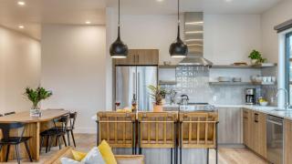 2 Units Deck Hot Tub Minutes to Old Bend 1212 Skyline Ranch by AvantStay - 6