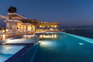 Panarea Beachfront Living - Pools Spa Gym & Luxury Amenities - 2