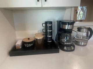 Private Pool 4BR Family Retreat and Free Parking - 4