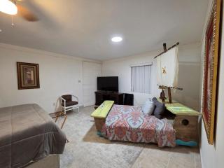 Coastal Retreat by TPA & Stadium - 1