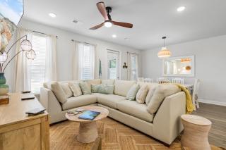 Luxury on Greens w Pool Nearby Golf Barefoot - 0