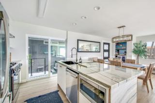 Tower 9 Oceanview House - 2