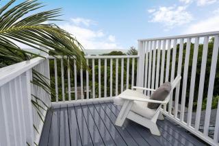 Chat n Chill - Top Floor Condo, Walk to Pink Sands Beach townhouse - 7