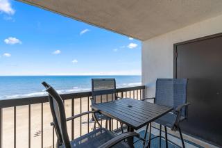 Elegant Modern Oceanfront Escape- King Bed Pool - 0