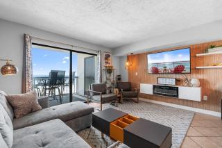 Elegant Modern Oceanfront Escape- King Bed Pool - 8