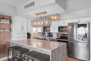 Elegant Modern Oceanfront Escape- King Bed Pool - 2