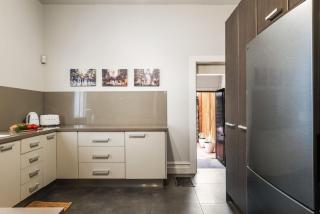 Stylish Victorian Terrace in Prime Albert Park - 1