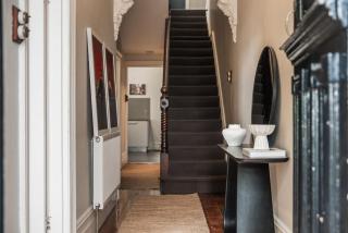 Stylish Victorian Terrace in Prime Albert Park - 8