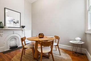 Stylish Victorian Terrace in Prime Albert Park - 4