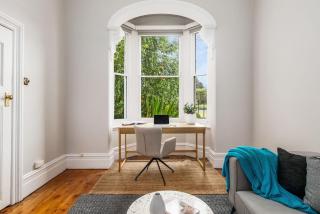 Stylish Victorian Terrace in Prime Albert Park - 6