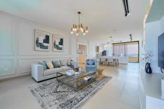 Spacious 2BR Plus Maids Sea View Apartment in Al Zorah - 4