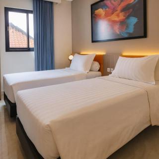 Front One Hotel Mesir Surabaya - 1