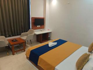 POP 84085F Hotel Kamboj - 1