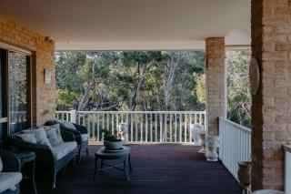 Eagle Bay Eyrie Walk to Beach Pet-Friendly - 6
