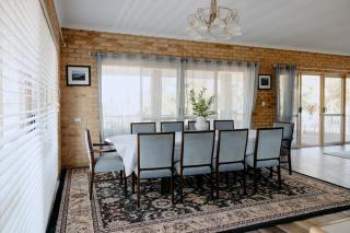 Eagle Bay Eyrie Walk to Beach Pet-Friendly - 4