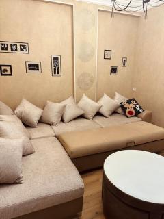 Modern Apartment with Balcony & WiFi - 7