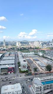 Big 3BR Home-City View-Prime Central Location - 8