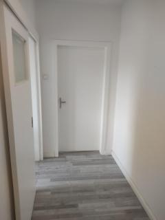 Ganze Wohnung mit privatem Balkon - 1