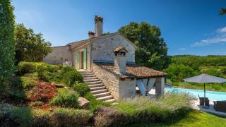 Rustic villa Zvonar with pool in Motovun - 1