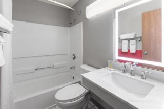 Super 8 by Wyndham Kent/Akron Area - 2