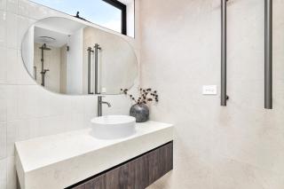 Stylish 3-Bed Home Near South Melbourne Market - 4