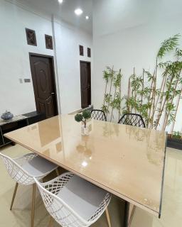 Utama Guest House Kuta Alam - 2