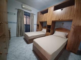 Short Holiday minutes walk to the sea fully air conditioned - 4