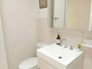 Private Double Room with Desk & Wardrobe 1 - 1