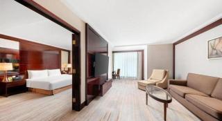 Golden Eagle Summit Hotel Downtown - 9