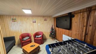 Chalet sous les sapins, calme, superbe vue avec piscine et sauna - 8