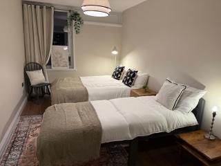 West Greenwich Modern Apartment - 3