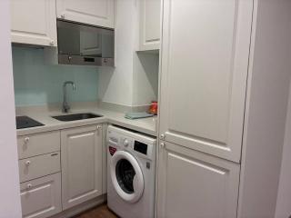 Charming 2 Bedroom Apartment in Heart of Phrom Phong - 9