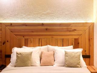 Queen Hills Resort and Hotel By Edge Group - Rooftop Restro, Balcony View - 8