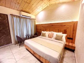 Queen Hills Resort and Hotel By Edge Group - Rooftop Restro, Balcony View - 6