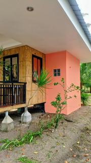 Suki Beach Resort Beachfront Cottage - 9