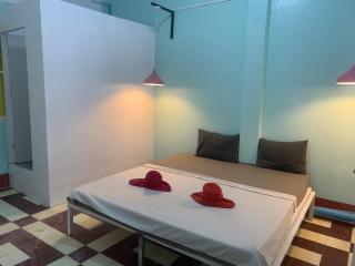 Social Backpacker Hostel & Rooftop Bar - 9