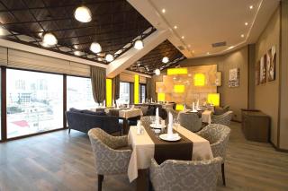 Boulevard Side Hotel - 7