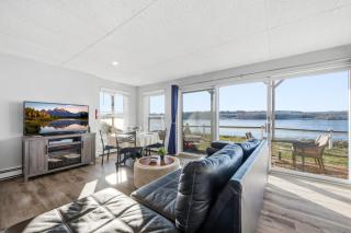 Riverside Retreat-Waterfront Walkout Apartment - 2